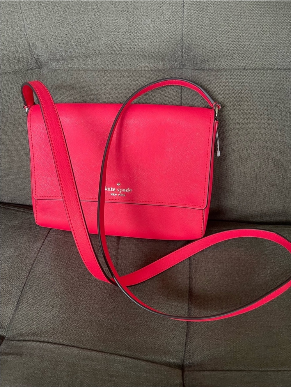 Kate Spade ♠️ Street Dody crossbody
cove 22" drop with snap closure Like New